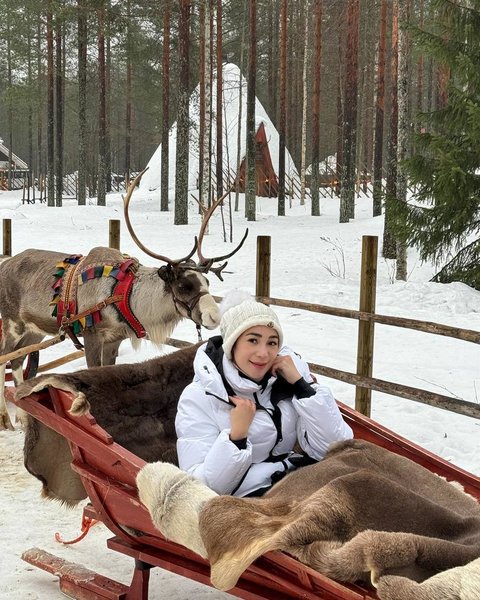 Potret Cantik Erin Istri Andre Taulany Liburan di Norwegia dan Finlandia, Gayanya Disorot Karena Bak Sosialita Abis