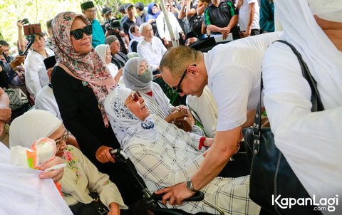 Potret Bunga Citra Lestari Didampingi Tiko Aryawardhana Hadir di Pemakaman Ayah Bimbim Slank