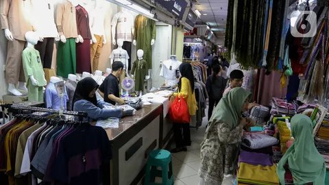 FOTO: Jelang Ramadan, Omzet Pedagang Pasar Tanah Abang Naik 70 Persen