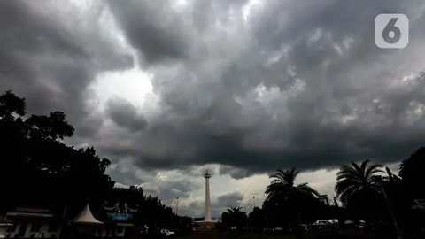 FOTO: BPBD Peringatkan Warga Waspadai Potensi Cuaca Ekstrem di Jakarta dan Sekitarnya