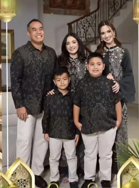 Portrait of Nia Ramadhani Leaked Sarimbit Lebaran Outfit that Will be Worn Together with Family