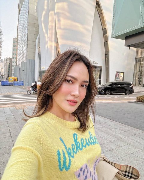 Even More Beautiful and Glowing, 8 Portraits of Shandy Aulia during Vacation in South Korea