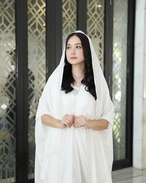 Cantik Banget, Potret Laura Moane Pacar Al Ghazali Tampil Berkerudung yang Bikin Pangling