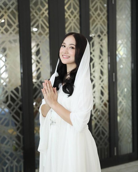 Cantik Banget, Potret Laura Moane Pacar Al Ghazali Tampil Berkerudung yang Bikin Pangling