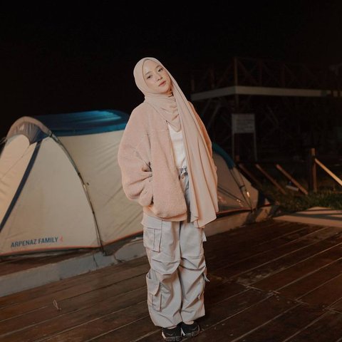 Potret OOTD Simple ala Nissa Sabyan yang Menawan, Bisa Jadi Inspirasi Untuk Acara Bukber Bareng Bestie