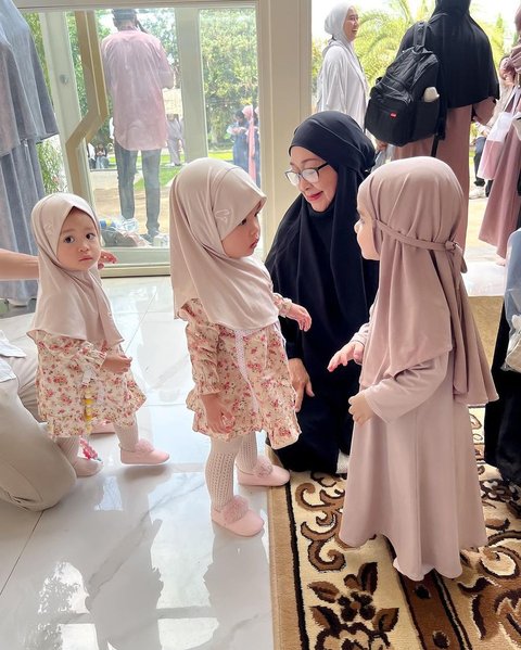 8 Potret Anak Artis Pakai Busana Muslim, Cantik Menggemaskan dari Anak Kartika Putri Sampai Aurel Hermansyah