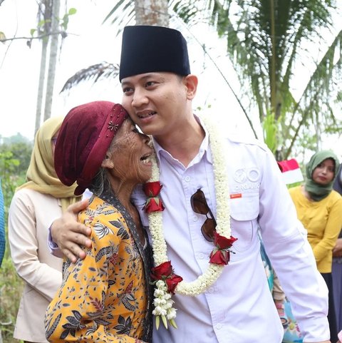 Potret Bupati Ganteng & Cantik di Indonesia yang Sering Jadi Rebutan Foto saat Kunjungan, Ada Anak Artis Senior