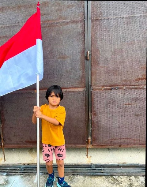 Potret Ganteng Sekala Anak Ayudia Bing Slamet yang Sudah 7 Tahun, Jago Ajarkan Bahasa Inggris Pada Sang Ayah