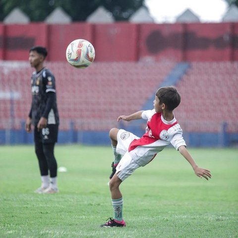 Potret Ganteng Kenji Anak Irfan dan Jennifer Bachdim Ultah Ke-10,  Dirayakan Sederhana & Sempat Ikut Sang Ayah Latihan Sepakbola