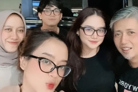 Tetap Jaga Hubungan Baik, ini Momen Mulan Jameela Buka Bersama Mantan Suami Serta Anak-anak