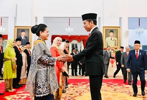 Will be Missed! 10 Styles of Iriana Jokowi Accompanying President Jokowi During 10 Years of Duty