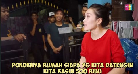 8 Potret Sederhana Ayu Ting Ting Bangunin Sahur Bareng Warga