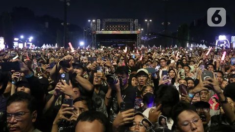 FOTO: Aksi JKT48 Guncang Panggung KapanLagi Buka Bareng BRI Festival 2024