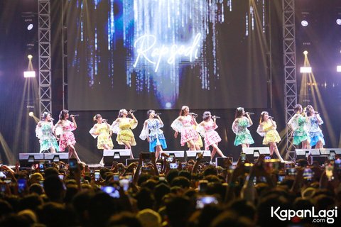 Diserbu WOTA, 10 Potret Aksi Panggung JKT48 Pukau Penonton di Kapanlagi Buka Bareng BRI Festival 2024