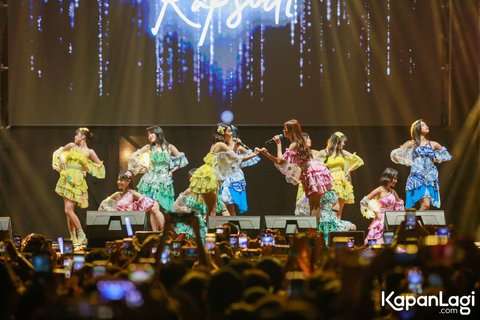 Diserbu WOTA, 10 Potret Aksi Panggung JKT48 Pukau Penonton di Kapanlagi Buka Bareng BRI Festival 2024