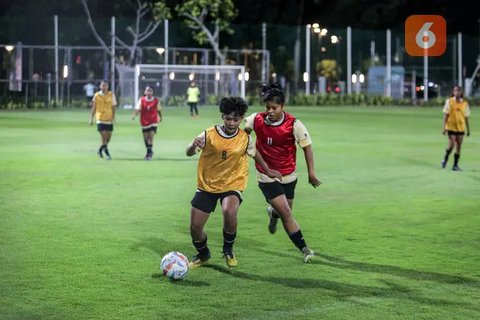 FOTO: Melihat Kesibukan Coach Satoru Mochizuki Siapkan Mental Timnas Indonesia Putri U-17 di SUGBK Jelang Piala Asia 2024 di Bali