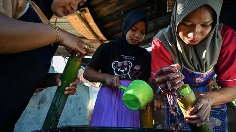 FOTO: Mengintip Pembuatan Lemang, Kuliner Khas Ramadan yang Menggugah Selera