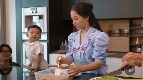 Potret Kompak Nikita Willy dan Sang Adik Winona Membuat takjil untuk Berbuka Puasa, Tingkah Lucu Baby Issa Bikin Salfok