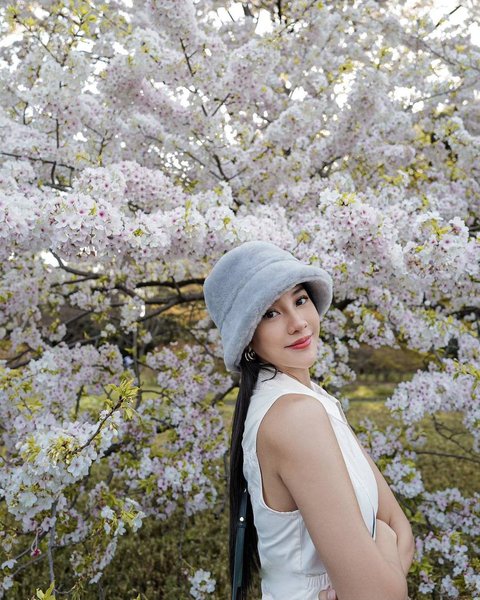 Potret Anya Geraldine Liburan di Tokyo, Kecantikan Wajahnya Disebut Sempurna Sampai Mengalahkan Bunga Sakura