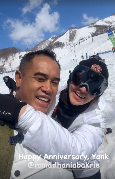 Potret Romantis Nia Ramadhani dan Ardi Bakrie Rayakan Anniversary Pernikahan ke-14, Liburan ke Jepang