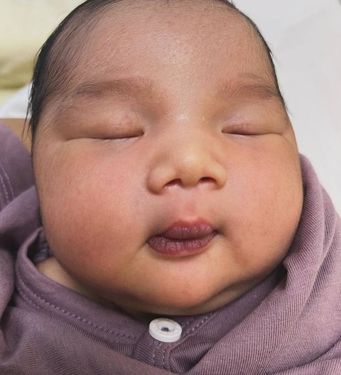 Selamat! Rosa Meldianti Melahirkan Anak Pertama, ini Momen Dewi Perssik saat Datang Menjenguk