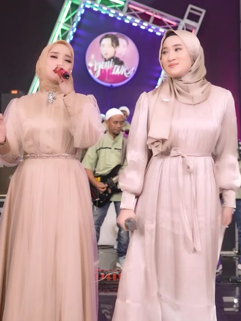 Kompak Memakai Gamis 