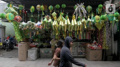 FOTO: Penjualan Ornamen Islami di Pasar Asemka Mulai Meningkat Jelang Lebaran