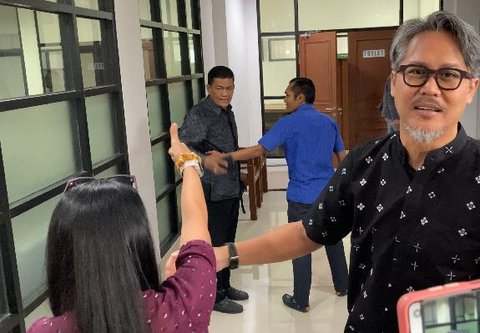 Momen Nirina Zubir Adu Mulut dengan Pengacara Mantan ART Mendiang Ibunda, Memanas Usai Sidang Berlangsung