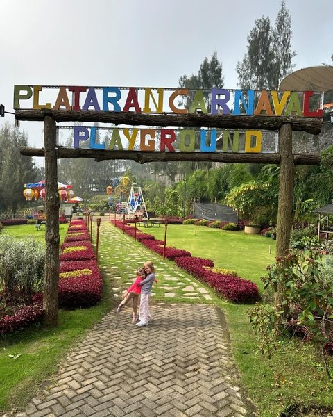 Momen Keseruan Marissa Nasution dan Keluarga Liburan ke Bromo, Potret Allie dan Ollie Gemesin Banget!