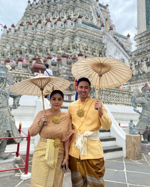 Potret Annisa Bahar Gandeng Pacar Baru Brondong Ganteng di Thailand, Mesra Abis Meski Usia Beda 19 Tahun