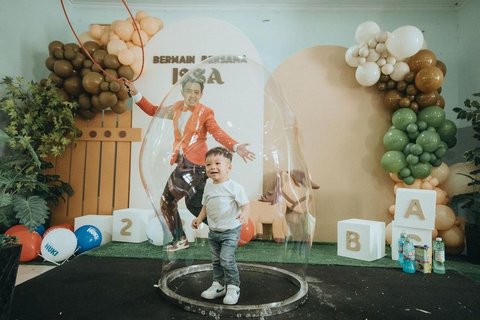 Potret Seru Perayaan Ultah Baby Issa Anak Nikita Willy, Outfit Simple & Berlangsung di Panti Asuhan