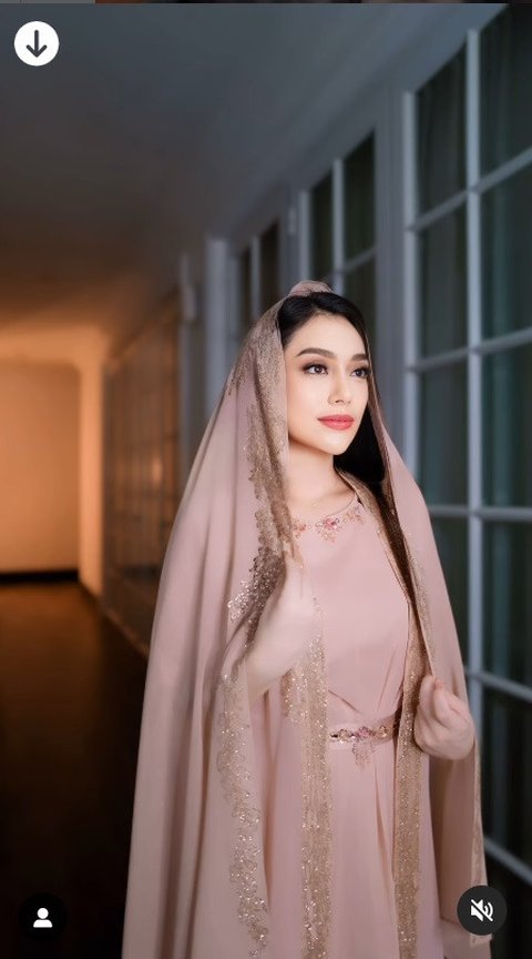 Potret Celine Evangelista Tampil Cantik Menawan Dalam Balutan Kaftan, Ramai Diisukan Sudah Mualaf