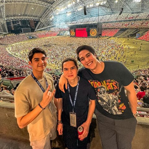 Potret Cantik dan Awet Mudanya Maia Estianty Nonton Bruno Mars di Singapura, Bak Kakak Beradik Bareng 3 Putra Gantengnya