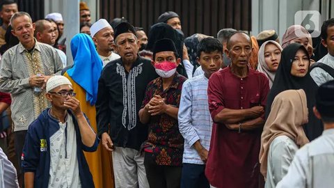 FOTO: Wajah-Wajah Gembira Masyarakat Menghadiri Open House Presiden Jokowi di Istana Negara