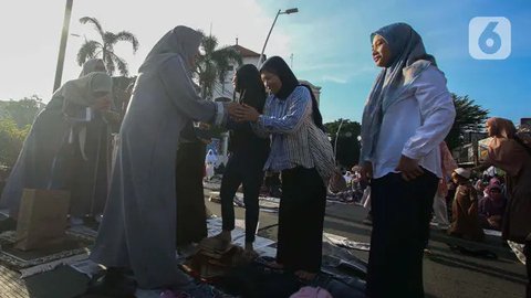 FOTO: Bak Lautan, Ini Penampakan dari Udara ketika Umat Muslim Rayakan Idulfitri 1445 H di Jatinegara