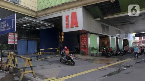 FOTO: Penampakan Sepi Pasar Tanah Abang saat Ditinggal Mudik Para Pedagang