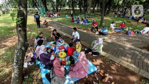 FOTO: Masih Jadi Primadona, Ribuan Orang Kunjungi Monas Saat Libur Lebaran 2024