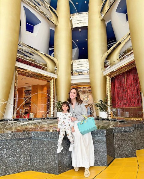Ibu & Anak Cantiknya 11 12, Potret Shandy Aulia dan Claire Asyik Nikmati Liburan Bersama di Dubai