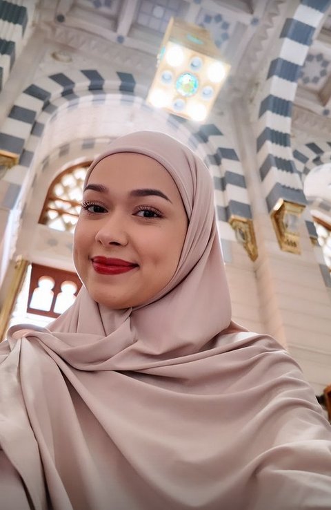 Potret Cantik Rebecca Klopper Jalani Ibadah Umrah, Berhijab Bikin Pangling & Auranya Positif Banget