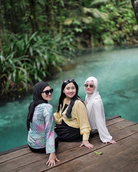 Foto-foto Keseruan Dinda Hauw dan Rey Mbayang Liburan di Raja Ampat, Terpesona dengan Keindahan Kali Biru