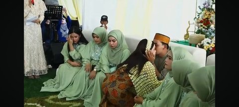 10 Potret Putri Isnari Jalani Prosesi Siraman, Penampilan Calon Pengantin Cantik Banget Jadi Sorotan