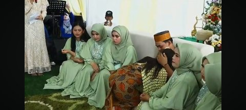 10 Potret Putri Isnari Jalani Prosesi Siraman, Penampilan Calon Pengantin Cantik Banget Jadi Sorotan