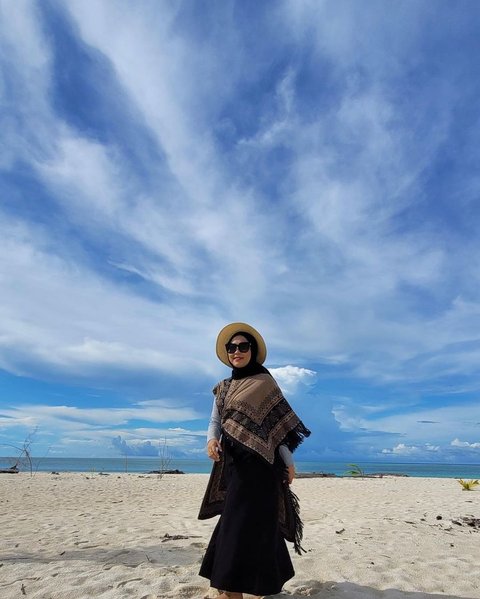 Ayu Ting Ting's OOTD to Lesti Kejora While on Vacation at the Beach, Far from 'Dangdut Style' While Performing