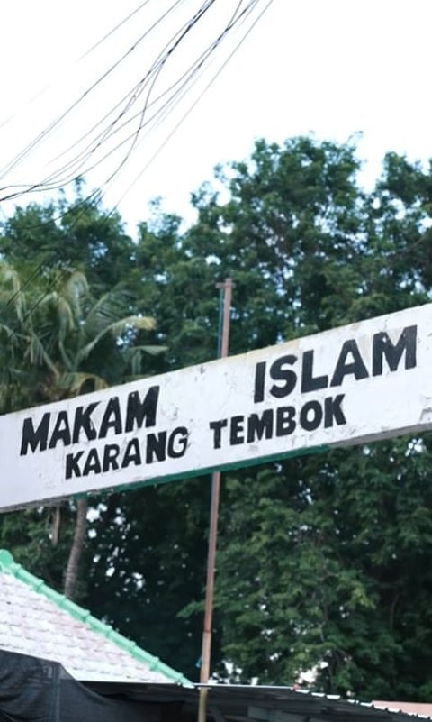 Berkunjung Ke Makam Sang Ayah