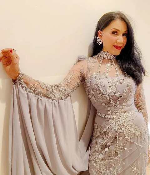 Potret Terbaru Rita Sugiarto Tetap Cantik dan Bugar di Usia 65 Tahun, Hingga Kini Masih Konsisten Berkarya