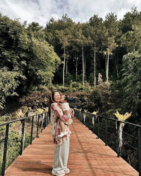 Potret Seru Siti Badriah Liburan Bareng Putrinya yang Menggemaskan, Krisjiana Baharudin Tak Ikut Gabung