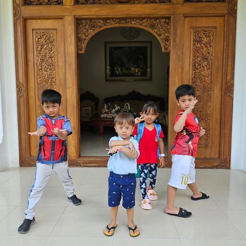 Intip Foto-foto Terbaru Magha dan Degha Anak Kembar Kadek Devi di Momen Ultah ke-6, Kompak Pakai Kostum Spiderman