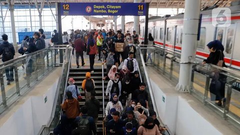 FOTO: Potret Kondisi KRL Jabodetabek di Tengah Rencana Kenaikan Tarif di Tahun 2024