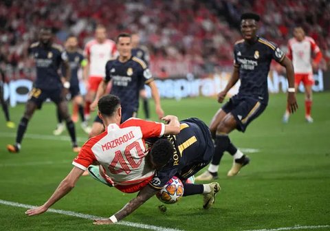 Duel sengit Bayern Munchen vs Real Madrid dalam leg pertama semifinal Liga Champions 2023/2024 berakhir dengan skor sama kuat 2-2. Kedua tim bertanding di Allianz Arena, Munchen, Jerman, pada Rabu (1/5/2024). Foto: Kirill Kudryavtsev/AFP