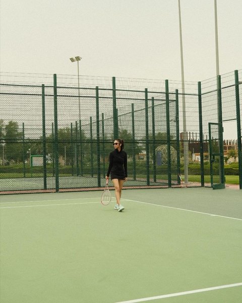 Potret Azizah Salsha Main Tenis di Qatar, Gayanya Tak Pernah Gagal Cantik Menawan